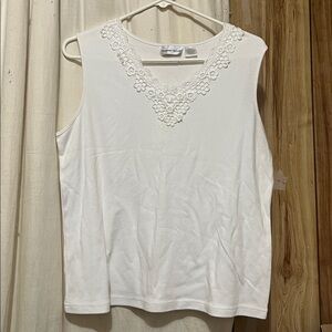 Women’s Madison Taylor tank top with lace
